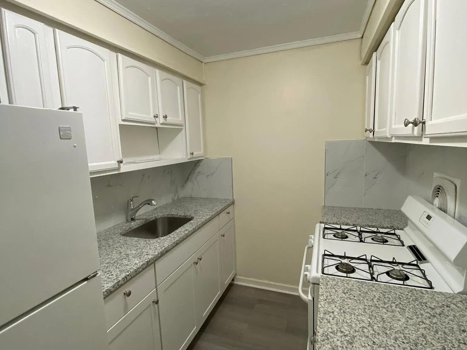 2 bed, 800 sqft, $1,425 — Photo 3