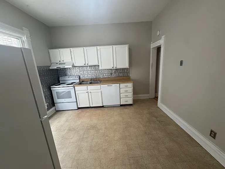 220 W 2nd Ave #1 — Photo 8