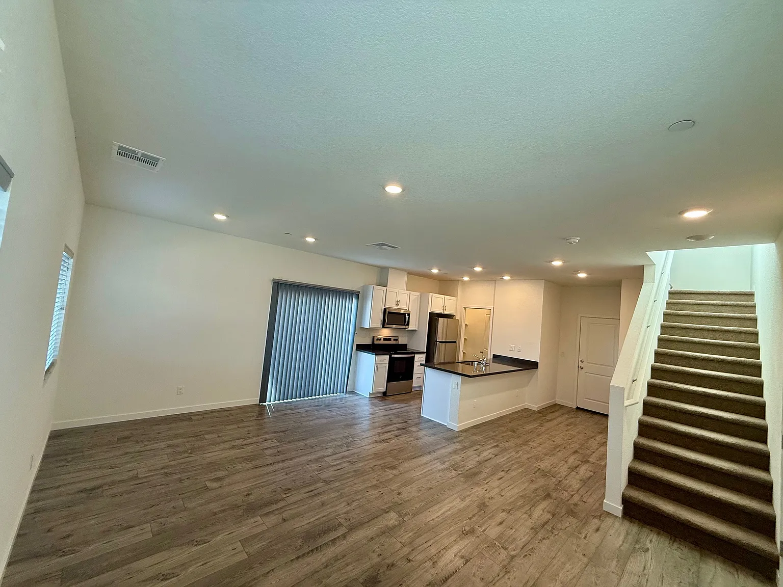 3 bed, 1430 sqft, $2,650 — Photo 4