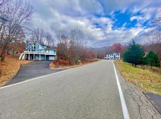 106 Brighton Dr, Bushkill, PA 18324