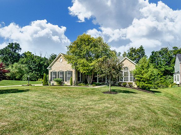3rd image of 7075 Airy View Dr