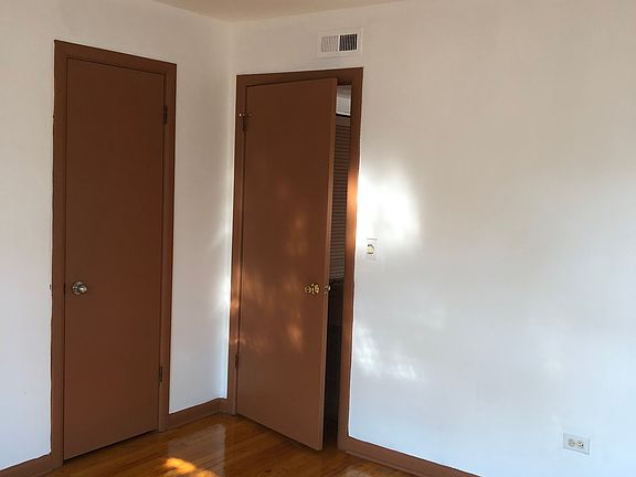 3rd image of 4340 N Francisco Ave #E2