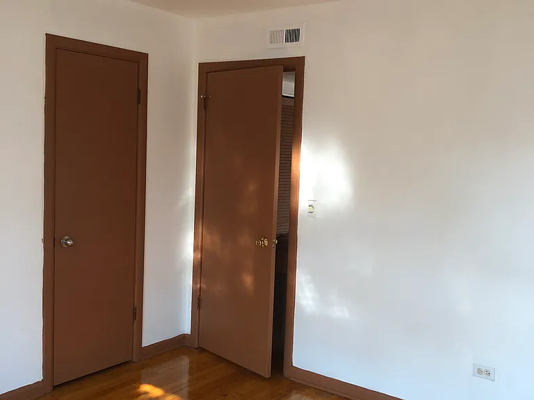 4340 N Francisco Ave #E2 — Photo 3