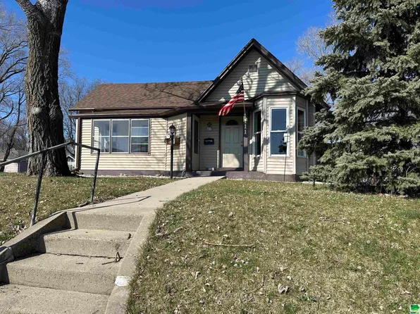 111 Church St, Vermillion, SD 57069