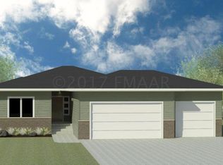 652 Hampton Dr E, Moorhead, MN 56560