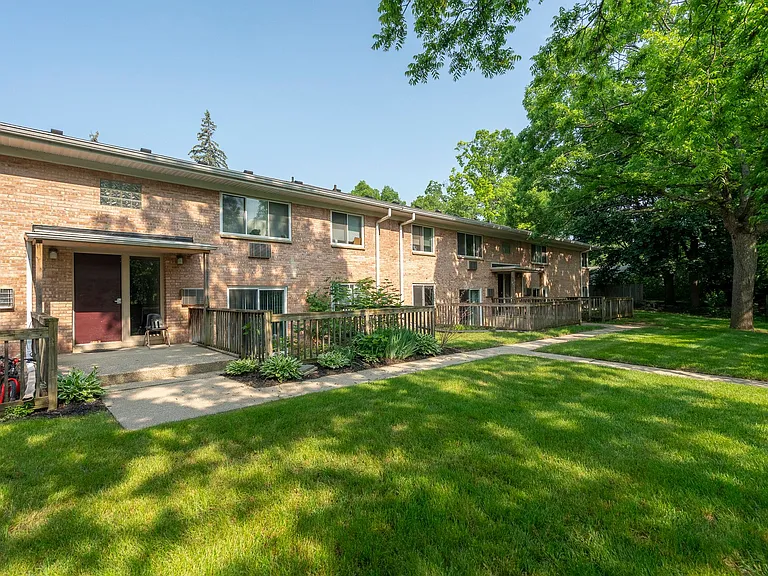 Apartment off 28th and Clyde Park Available — Photo 13
