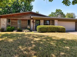 2520 Huntleigh Dr, The Village, OK 73120