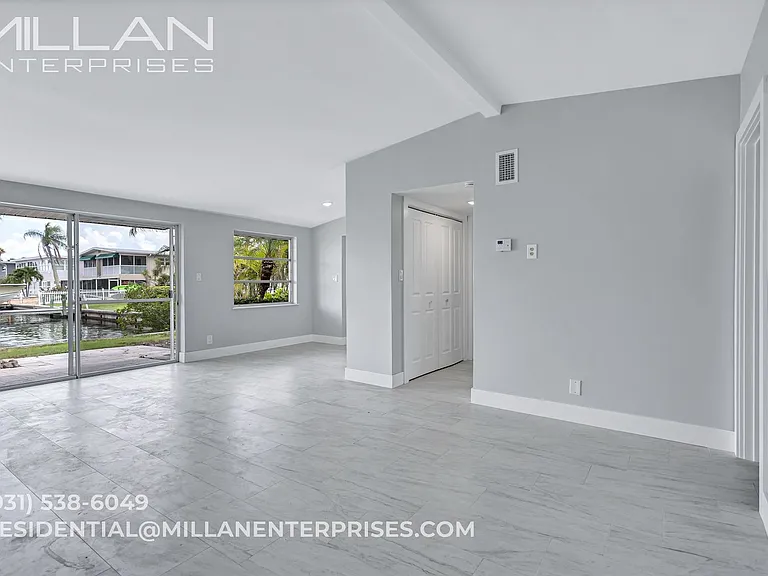 325 Capri Boulevard — Photo 25