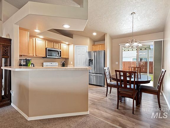 4th image of 38 S Newberry Way