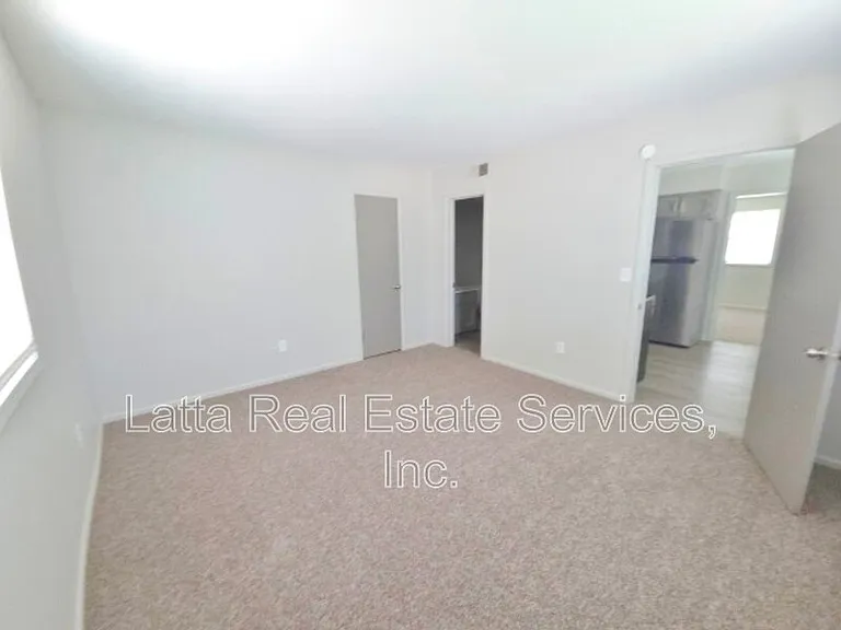 402 W 31st St #101-A — Photo 6