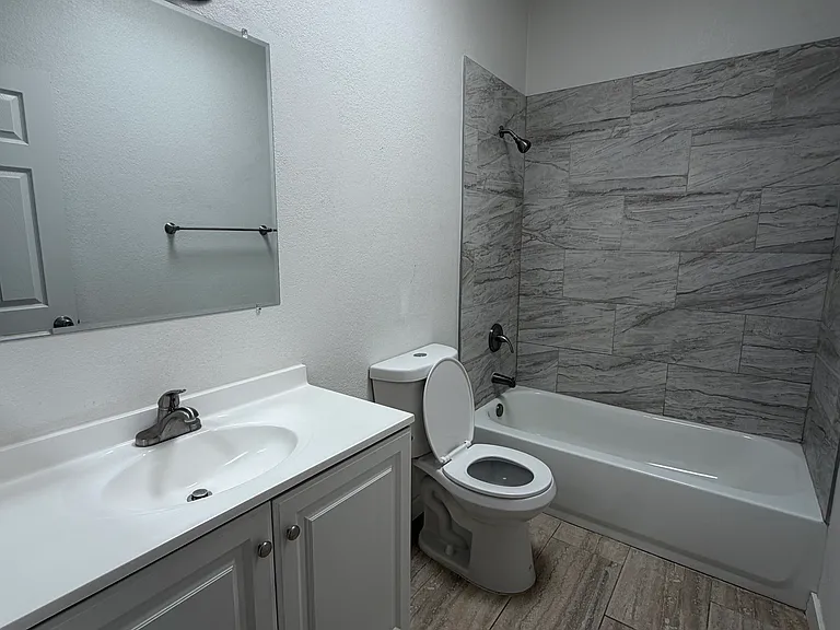 115 E King Rd — Photo 13