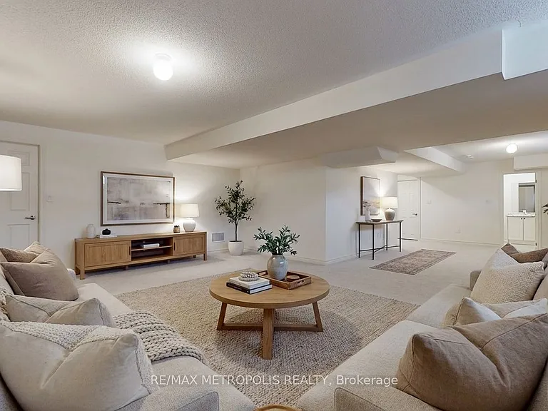 647 Fleetwood Dr — Photo 42