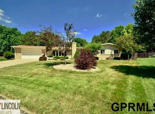 1900 Dover Ct, Lincoln, NE 68506