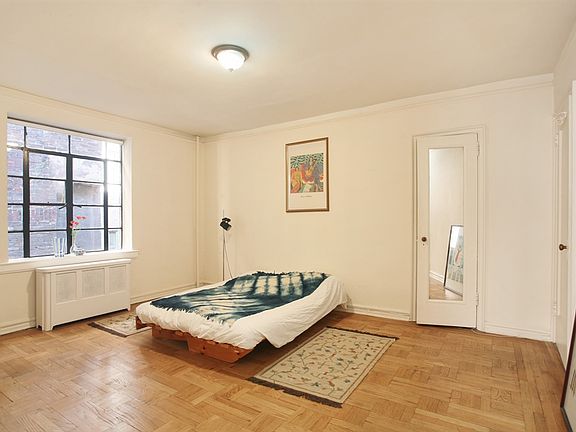 3rd image of 135 E 39th St APT 5D
