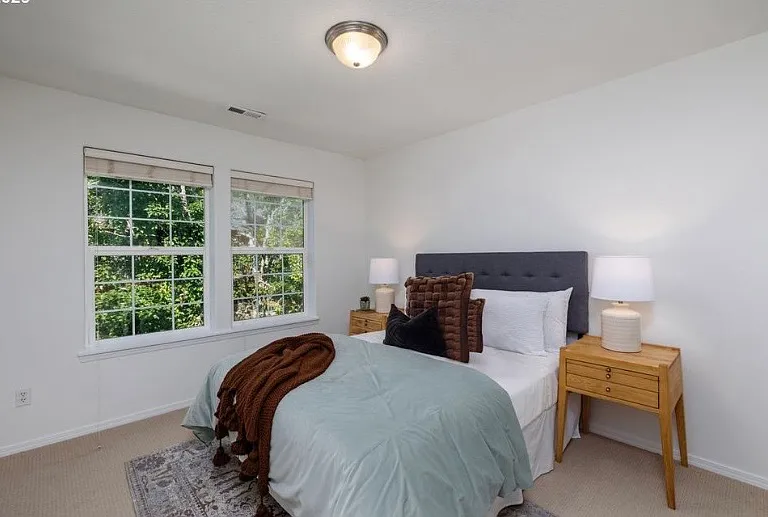 851 NE Caden Ave — Photo 26