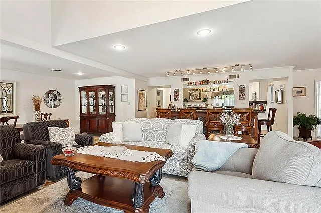4605 N Turnbull Dr — Photo 5