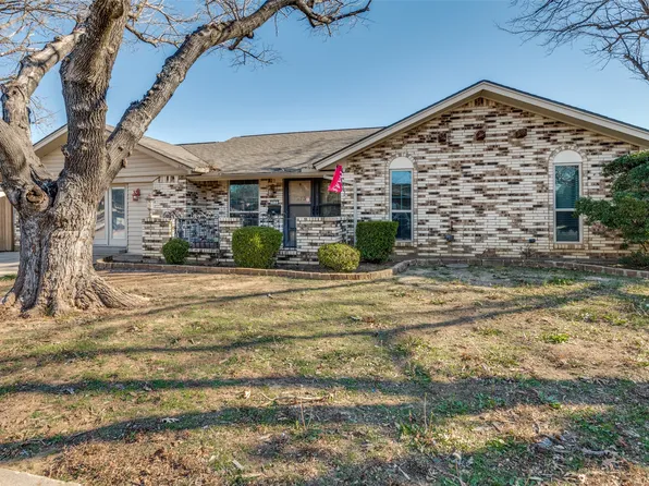 213 Sixpence Ln, Euless, TX 76039