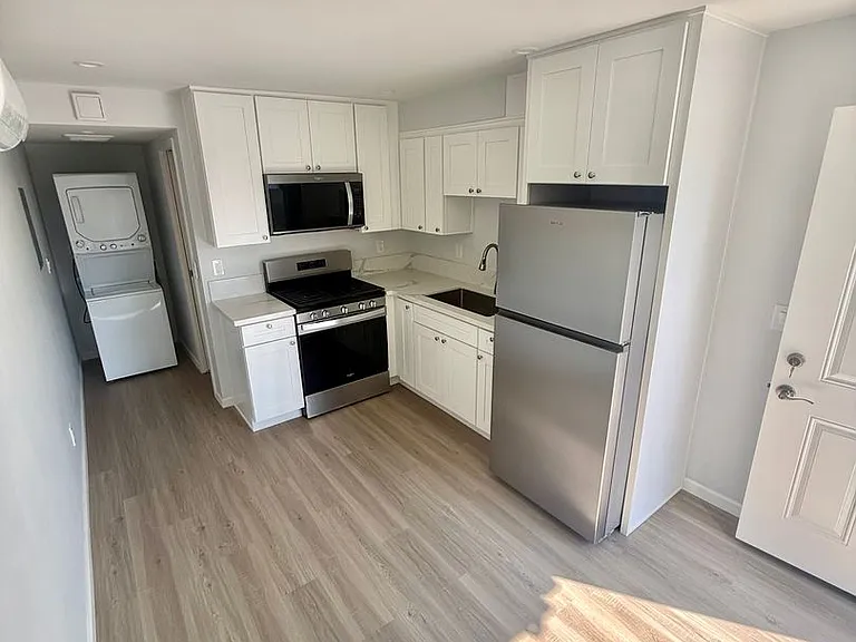 1064 N. Escondido — Photo 5