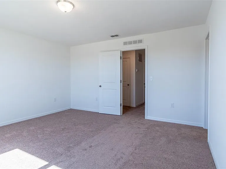 394 Madison Dr — Photo 12