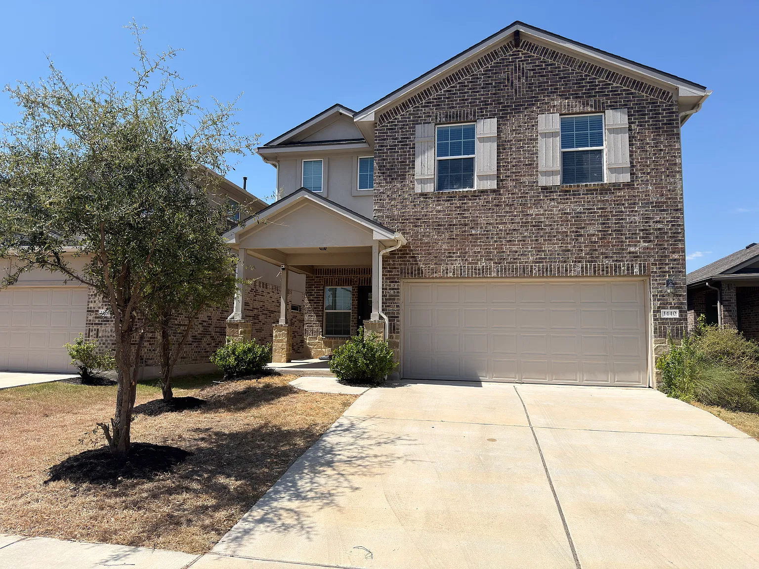 4 bed, 2.5 bath, 2422 sqft, $2,245 — Photo 2