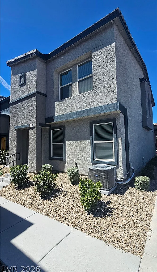 3 bed, 2.5 bath, 1412 sqft, $1,740 — Photo 1
