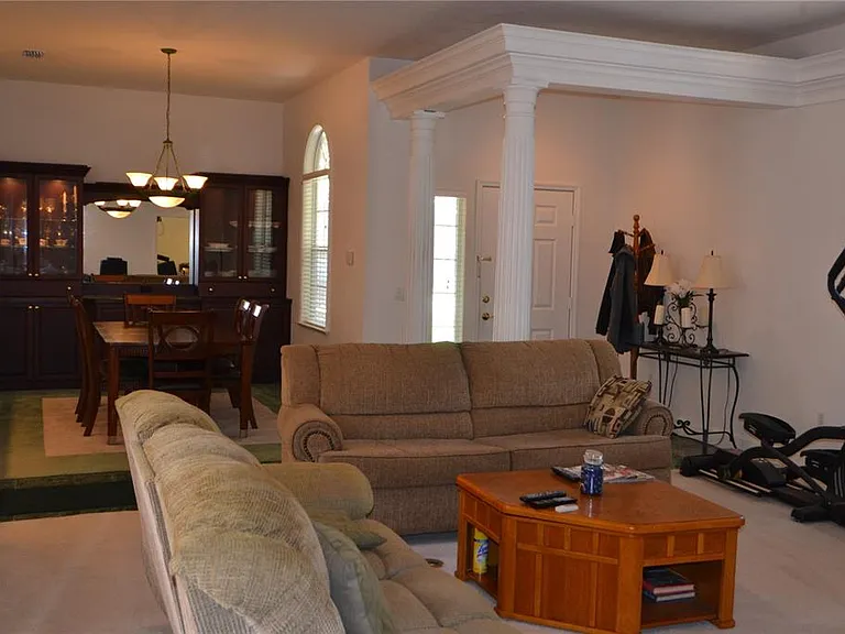 79 NW 48th Blvd — Photo 8