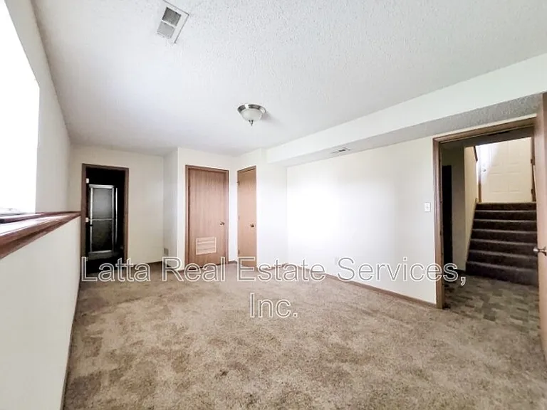 403 S Sunrise Dr — Photo 7
