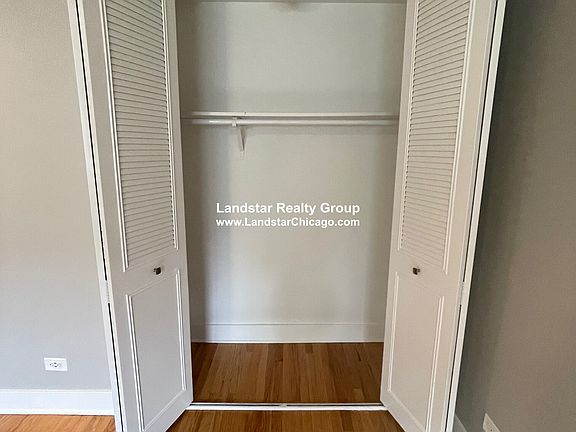 4th image of 450 W Aldine Ave #417