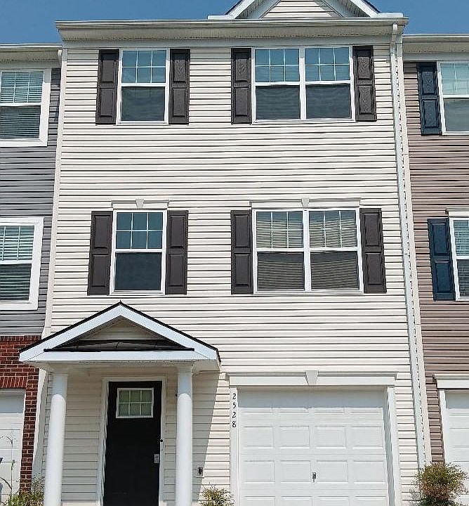 1st image of 2528 Drake Ln