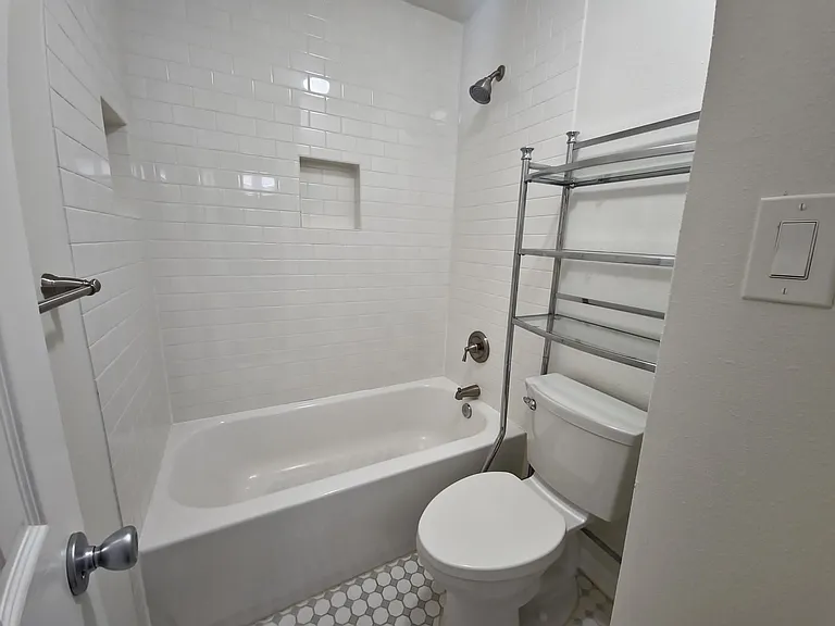 2313 Longview St #205 — Photo 12