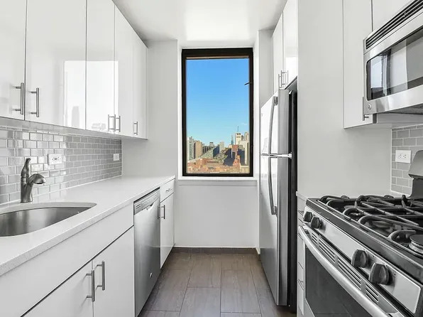 520 W 43rd St, New York, NY