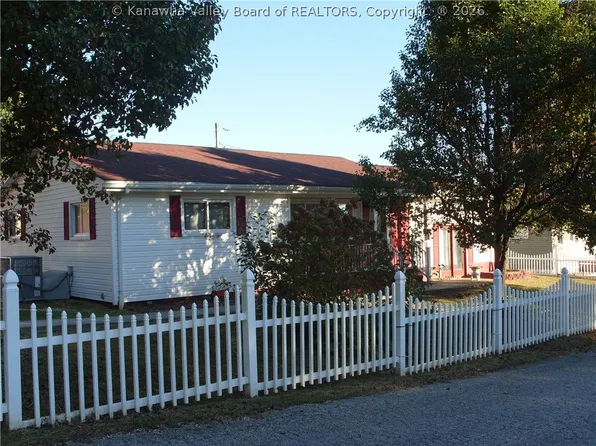 102 Happy Dr, Culloden, WV 25510
