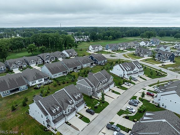 4th image of 690 Harbour Town Ct
