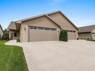 1572 Stanton Cir, Appleton, WI 54915