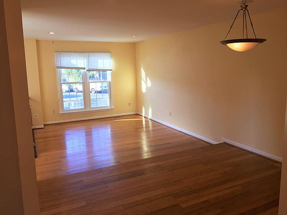 2nd image of 1411 Bluemont Ct