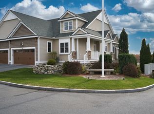 67 Fox Hill Ln #67, Dracut, MA 01826
