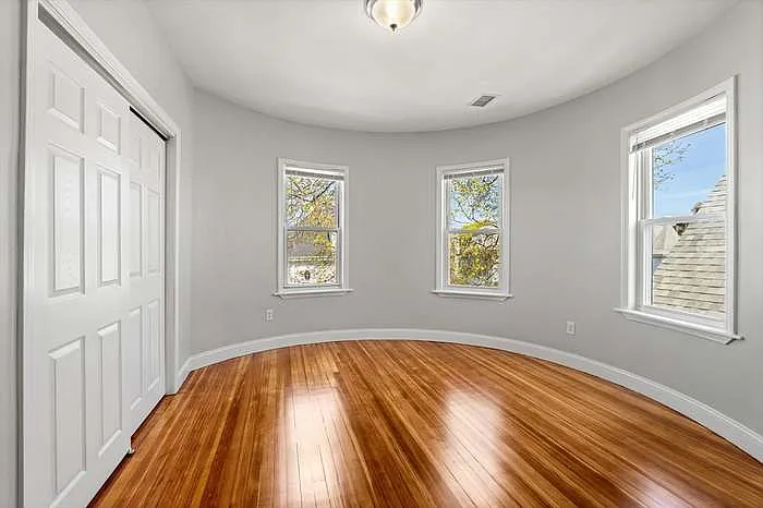 51 King St #3 — Photo 10