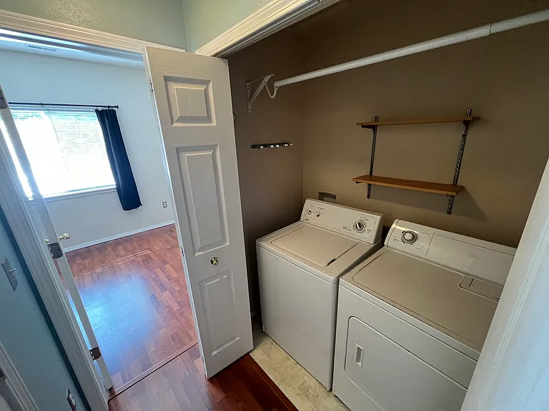 3040 Mandalay Grv #6 — Photo 17