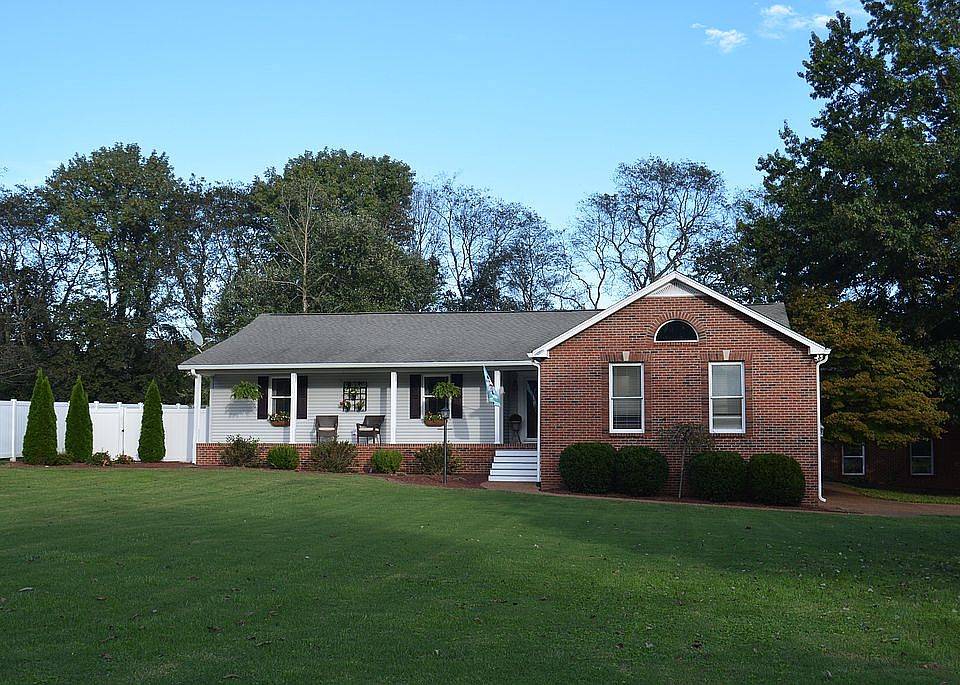 1st image of 165 Bradwood Dr
