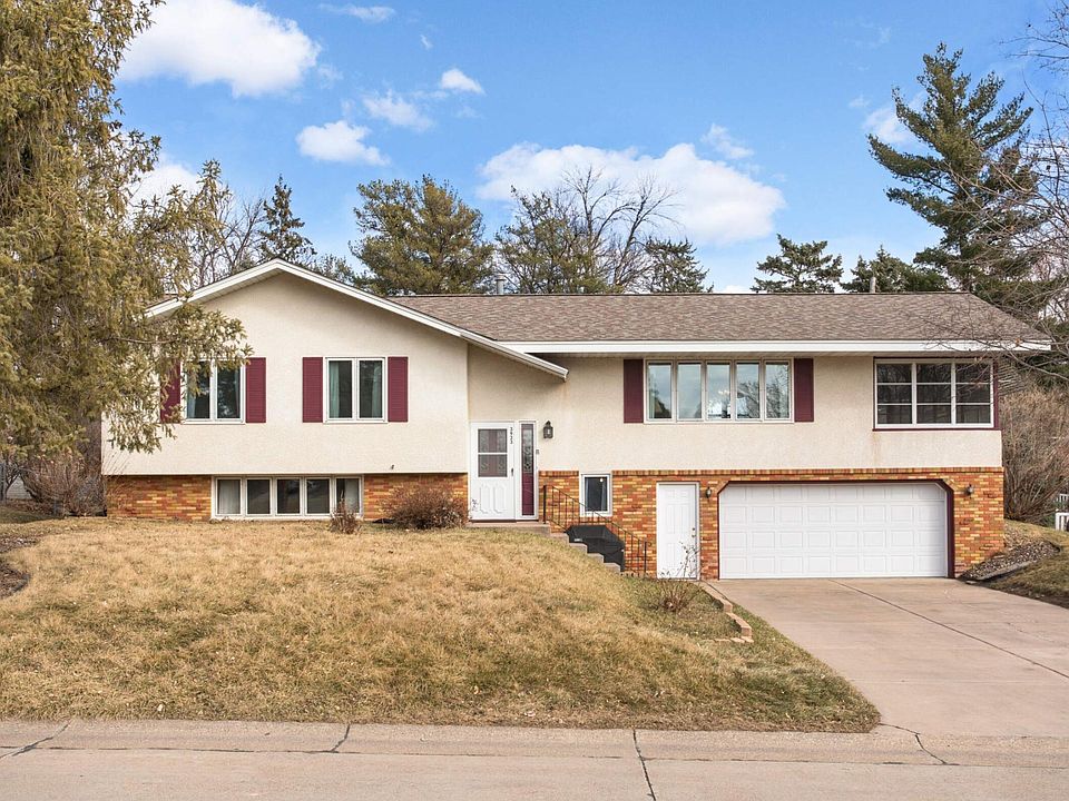 1st image of 3933 Shamrock Dr NE