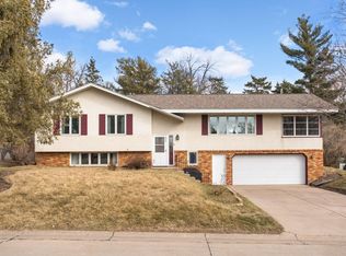 3933 Shamrock Dr NE, Saint Anthony, MN 55421