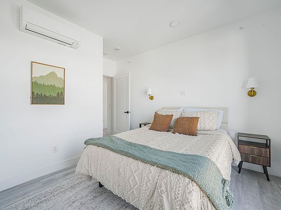 5th image of 4614 Kennedy Blvd #404
