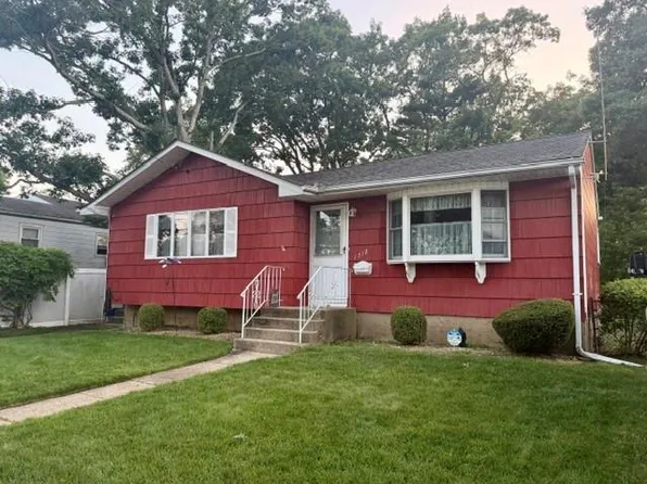 (undisclosed Address), West Babylon, NY 11704