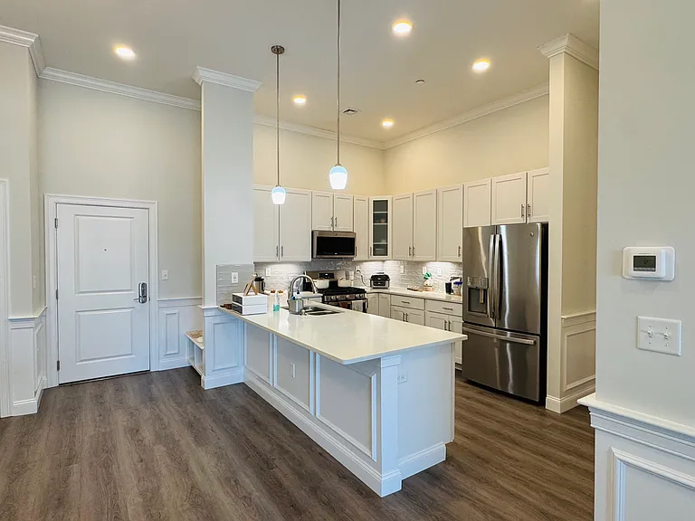 320 Middlesex Ave #D-405 — Photo 3