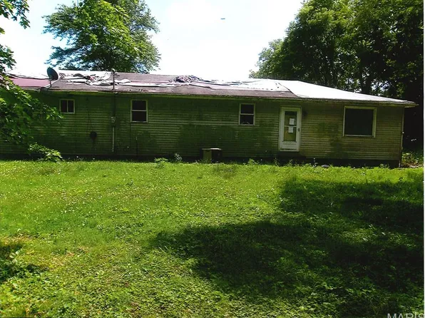 716 Pleasant St, Palmer, IL 62556