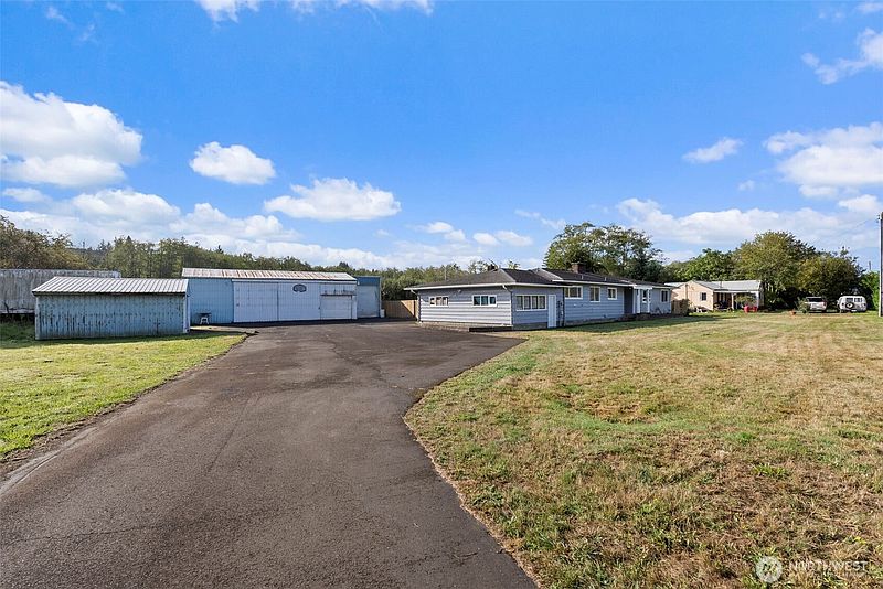3rd image of 2520 Ocean Avenue