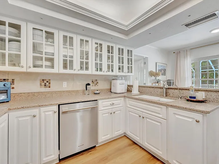3173 Espanola Dr — Photo 13