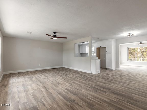 5th image of 39 Willis Dr