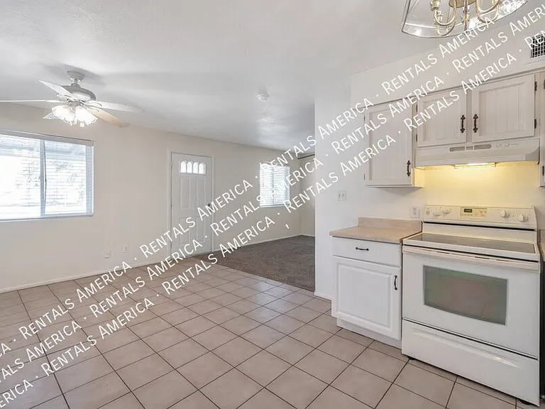 311 W Bealey Ave — Photo 3