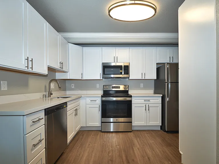 UNIT A32 kitchen (5)